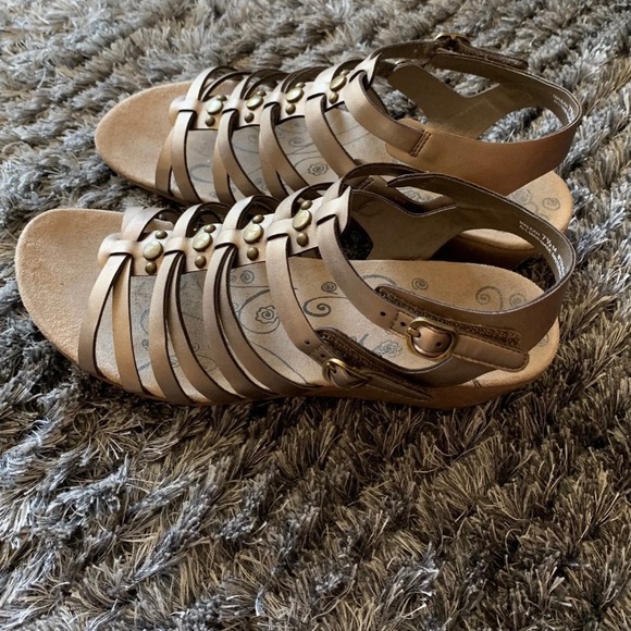 Sandals - Picture 3 of 5